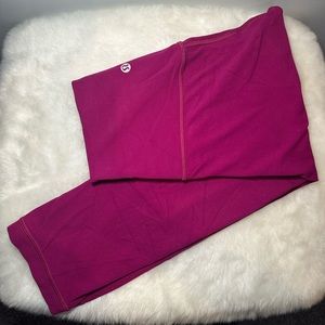Lululemon leggings in fuchsia pink